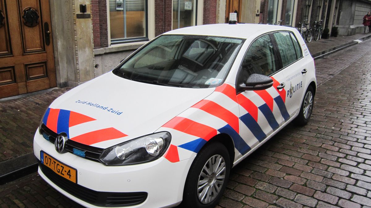 Útočník pobodal v nizozemském Haagu tři lidi. Policie po něm pátrá